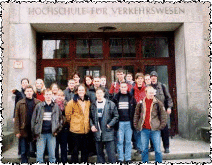 Gruppenfoto vor dem Potthoff-Bau