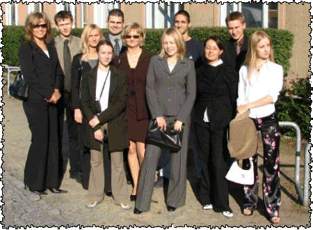 Alle Teilnehmer auf dem Campus