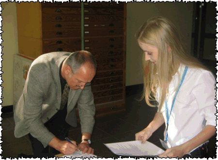 Olga mit dem Dekan Prof. Ahrens
